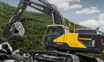 volvo-benefits-crawler-excavator-ec380e-t4f-built-to-last-2324×1200-1