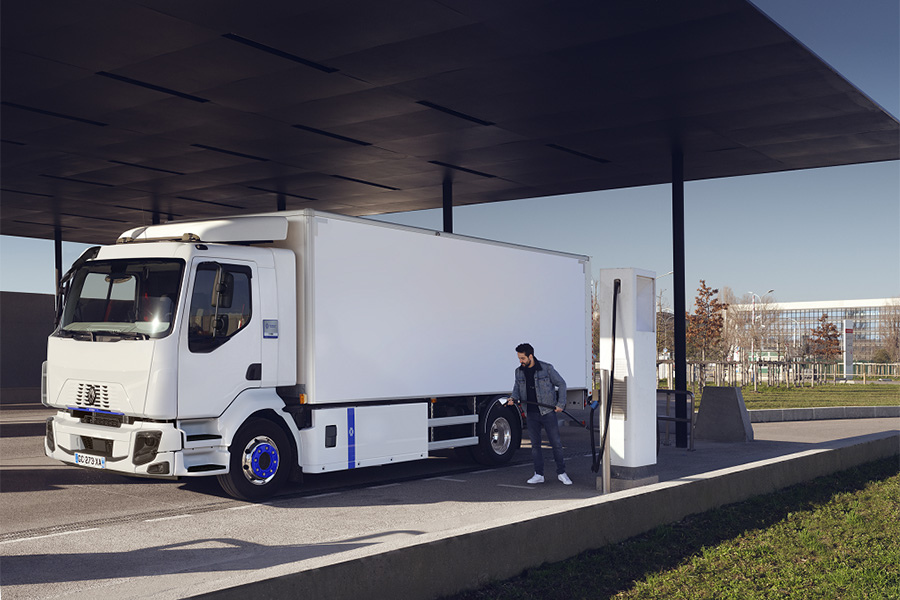 Een nieuw design en verbeterde veiligheid voor de Renault Trucks range voor de regionale en stedelijke distributie